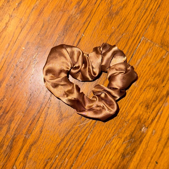 Accessories - Elegant Brown Scrunchie satin caramel chic loft Ann Taylor work travel Chicos